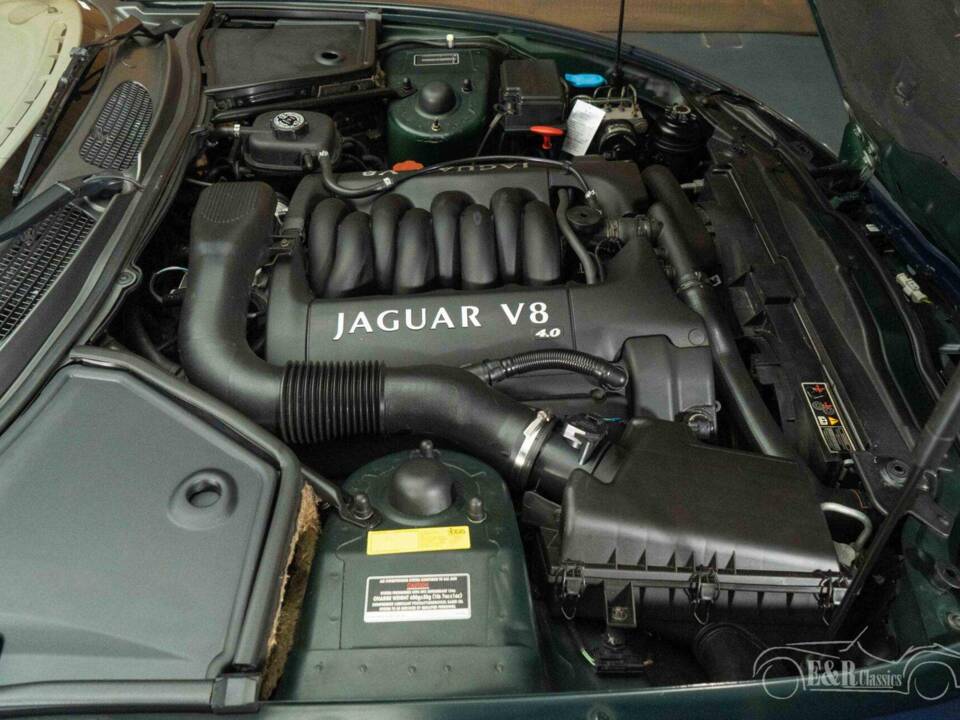 Image 6/19 de Jaguar XK8 4.0 (1998)