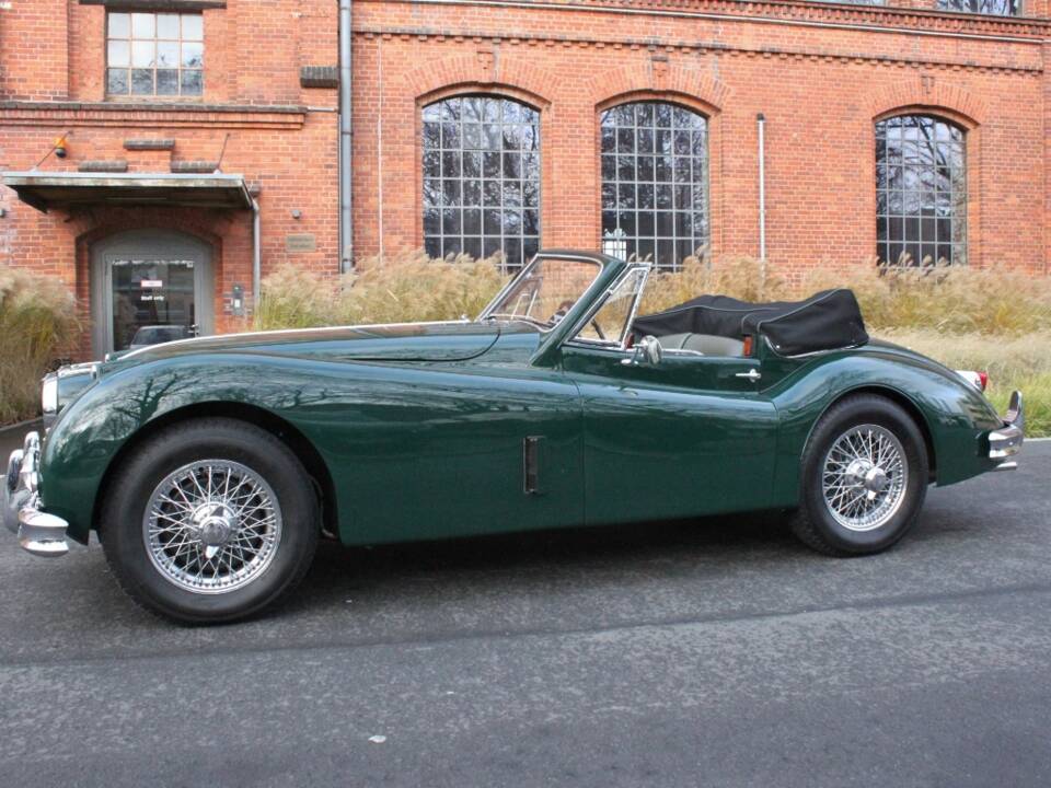 Image 5/16 of Jaguar XK 140 SE DHC (1956)