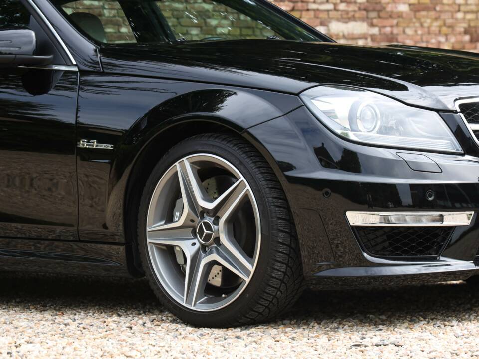 Image 31/50 of Mercedes-Benz C 63 AMG (2012)