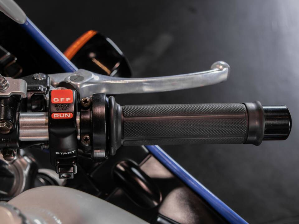 Bild 25/29 von Honda VFR 750R RC 30 (1991)