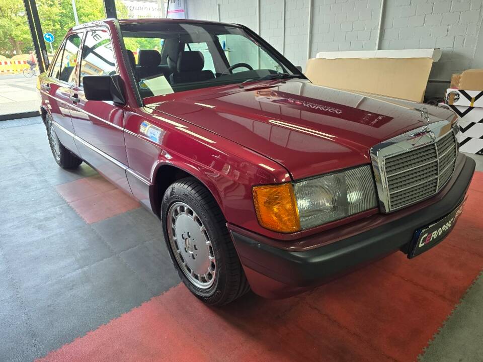 Imagen 8/69 de Mercedes-Benz 190 E 1.8 (1991)