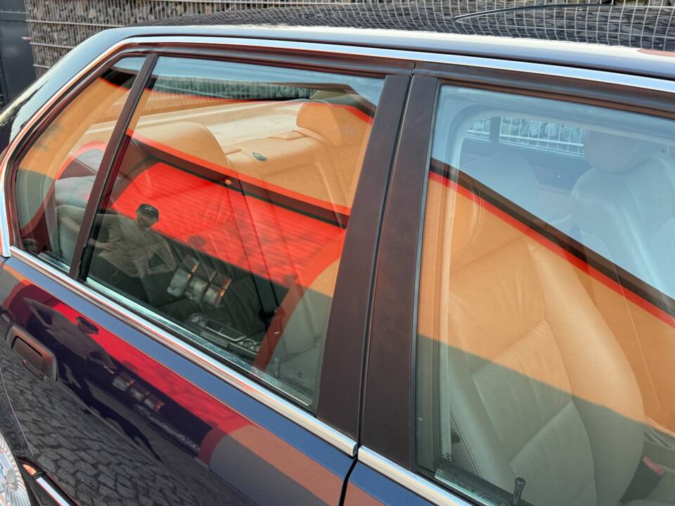 Immagine 64/99 di BMW 735i (1988)