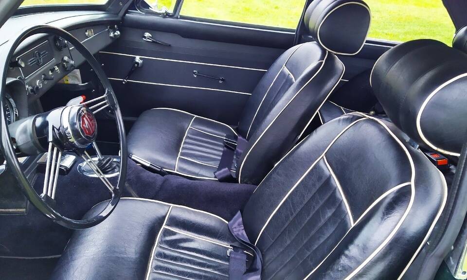 Bild 2/6 von MG MGB GT (1967)