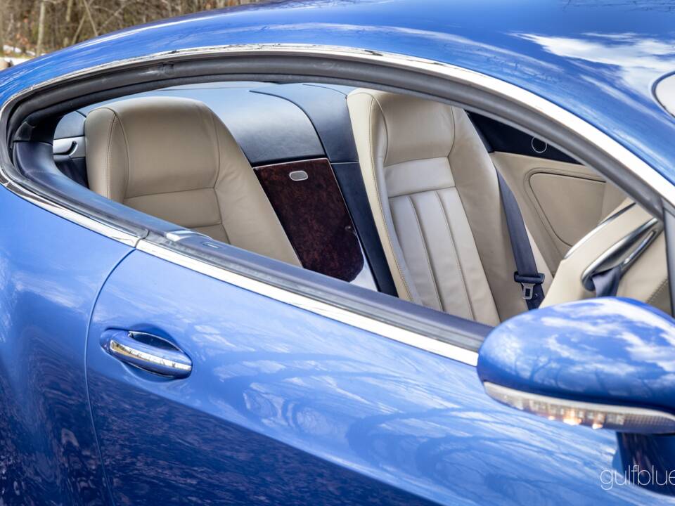 Image 35/75 of Bentley Continental GT (2004)