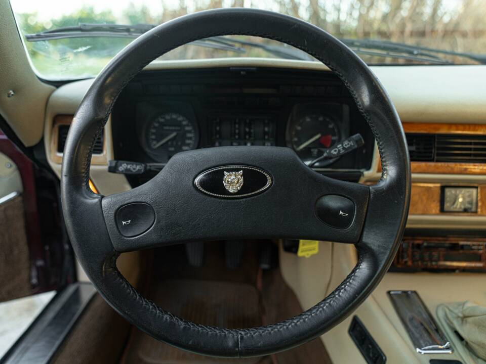 Image 44/50 de Jaguar XJ-S 3.6 (1988)