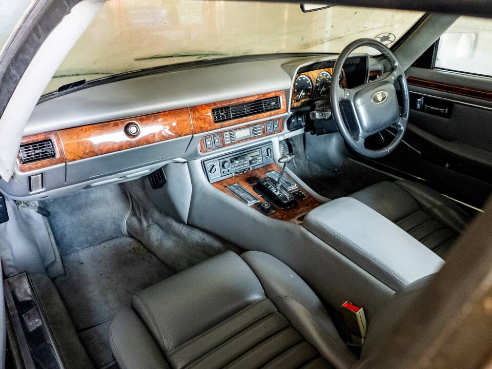Image 10/34 of Jaguar XJS 5.3 V12 (1992)