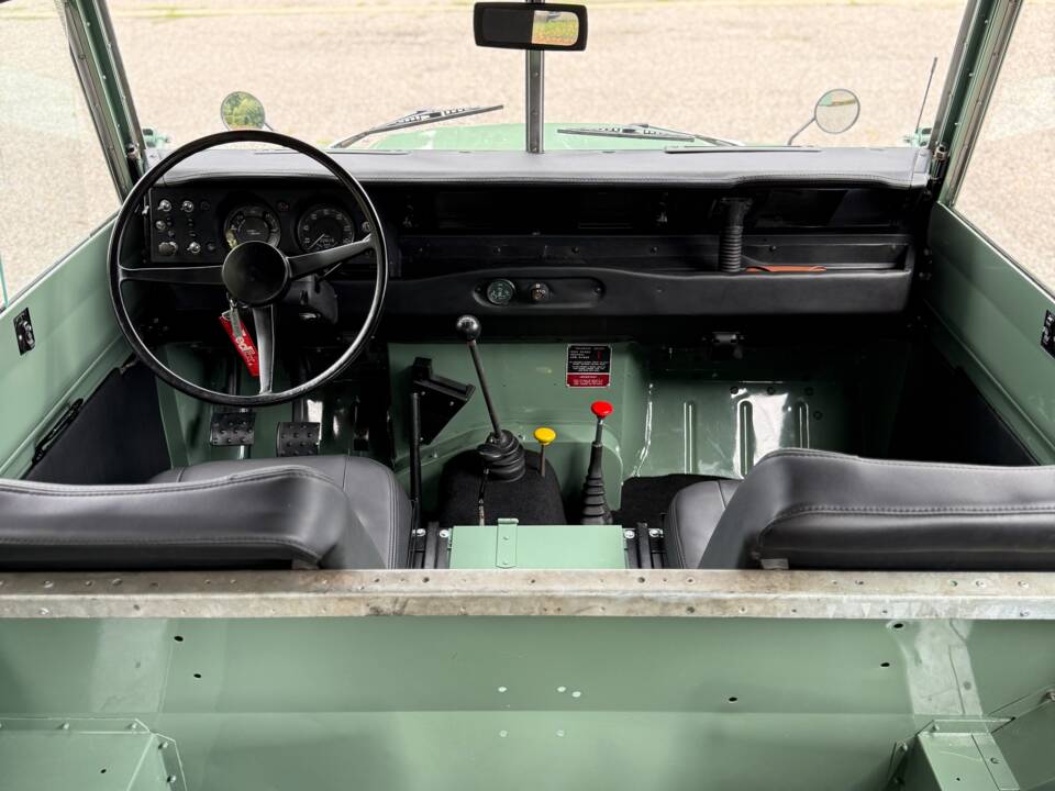 Image 9/20 of Land Rover 88 (1977)
