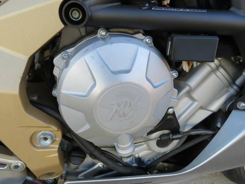 Bild 23/45 von MV Agusta F3 675 Serie Oro (2012)