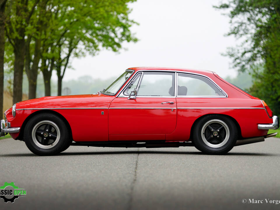 Image 3/46 de MG MGB GT V8 (1975)