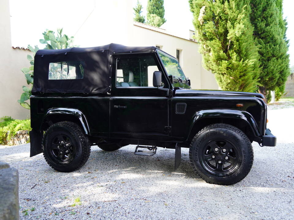 Bild 7/97 von Land Rover Defender 90 Td5 (2000)