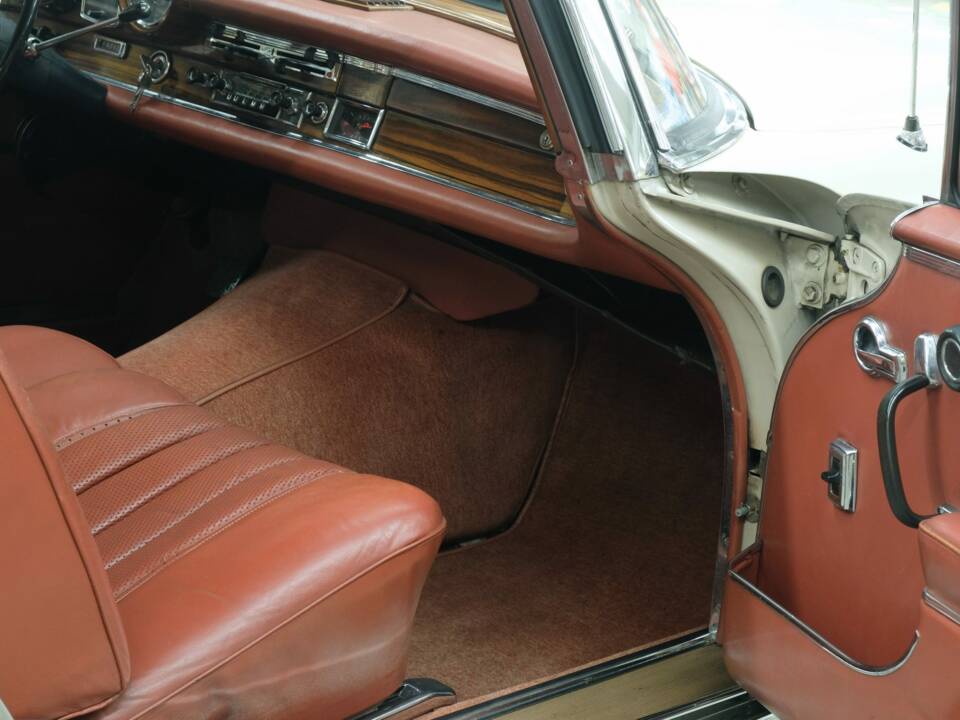 Image 33/50 of Mercedes-Benz 300 SE (1966)