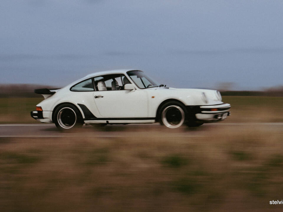 Image 44/46 of Porsche 911 Turbo 3.3 (1980)