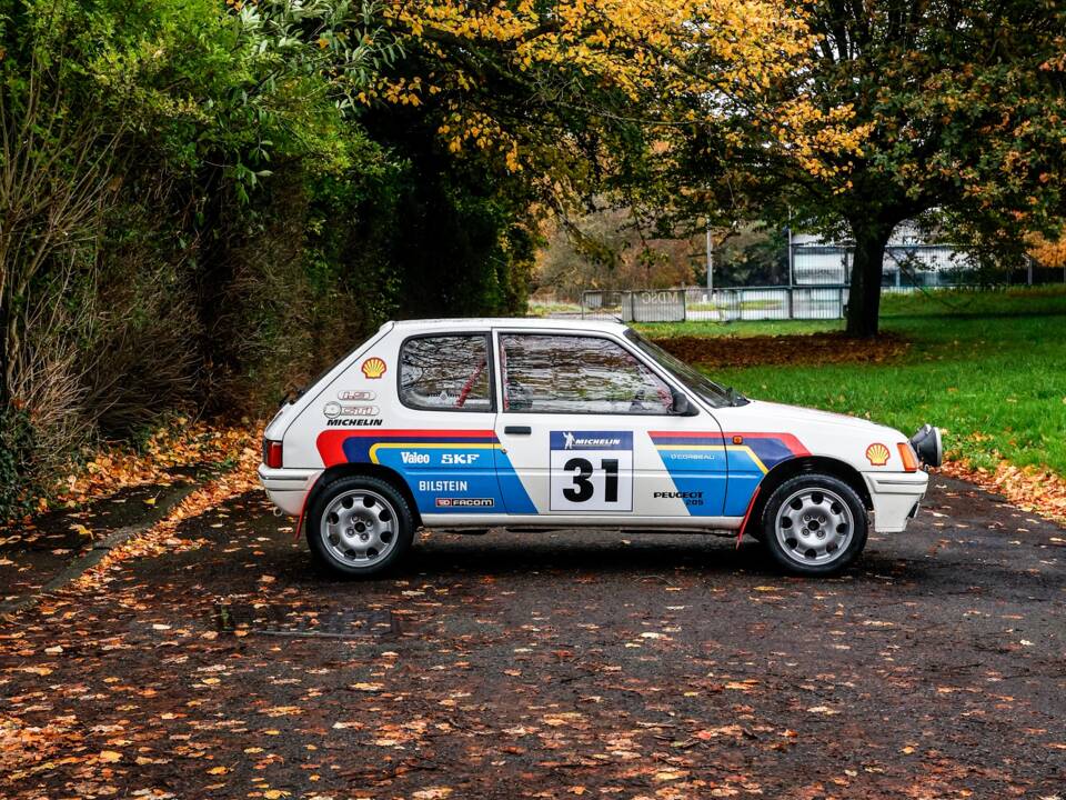 Imagen 20/44 de Peugeot 205 GTi 1.9 (1987)