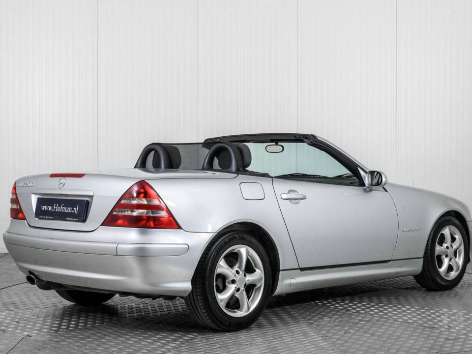 Image 2/50 de Mercedes-Benz SLK 200 Kompressor (2001)