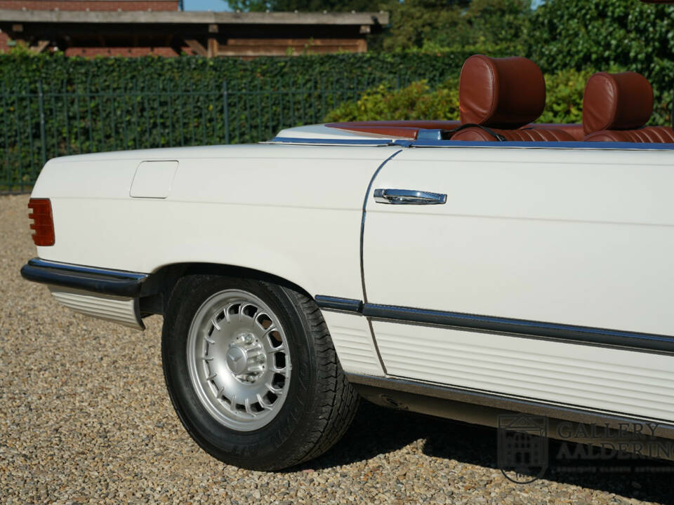 Immagine 37/50 di Mercedes-Benz 380 SL (1982)