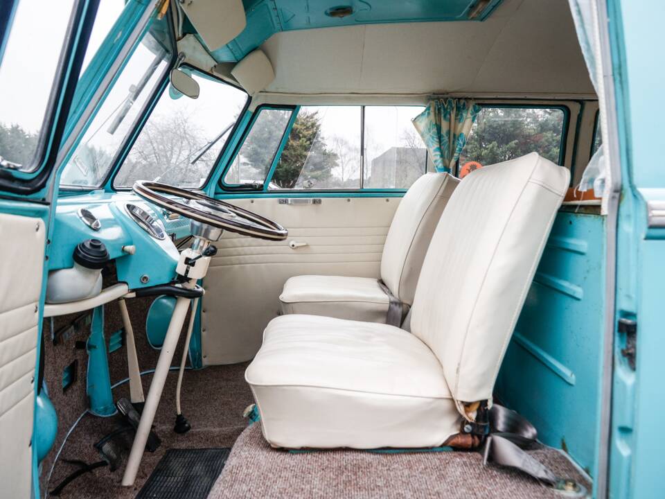 Image 36/40 of Volkswagen T2c Combi (1966)