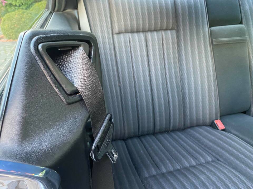 Bild 13/35 von Mercedes-Benz 230 CE (1992)