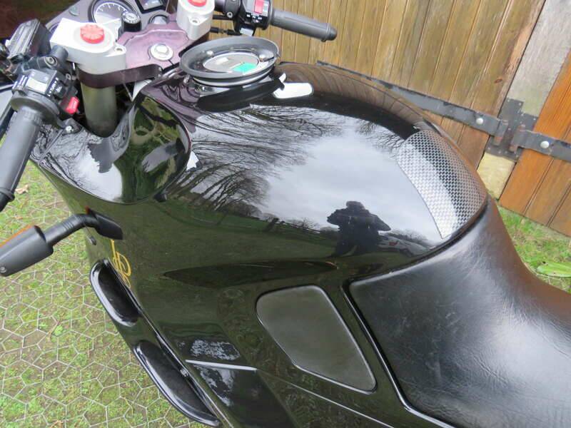 Image 17/44 of Norton F1 (1990)