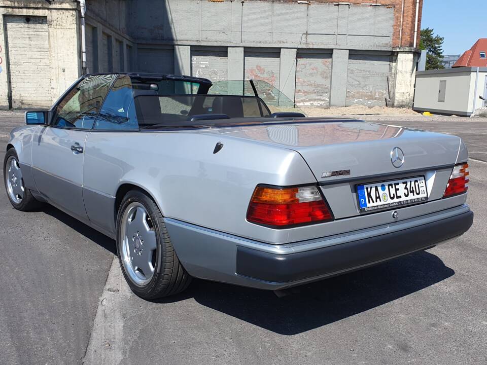 Imagen 25/94 de Mercedes-Benz 300 CE-24 3.4 AMG (1992)