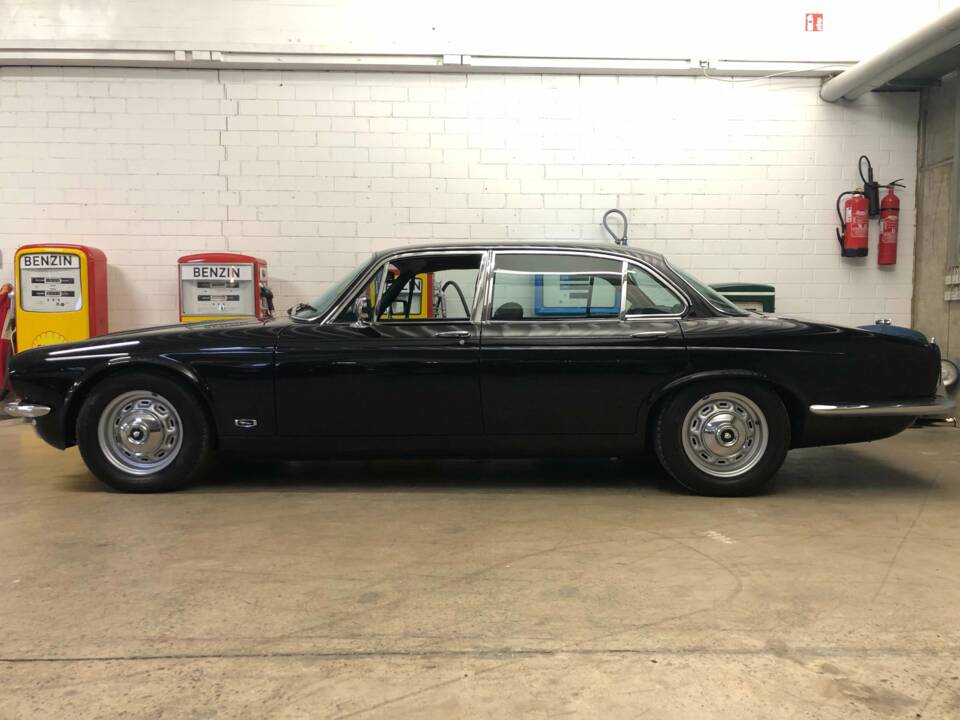 Image 1/12 of Jaguar XJ 6 L 4.2 (1976)