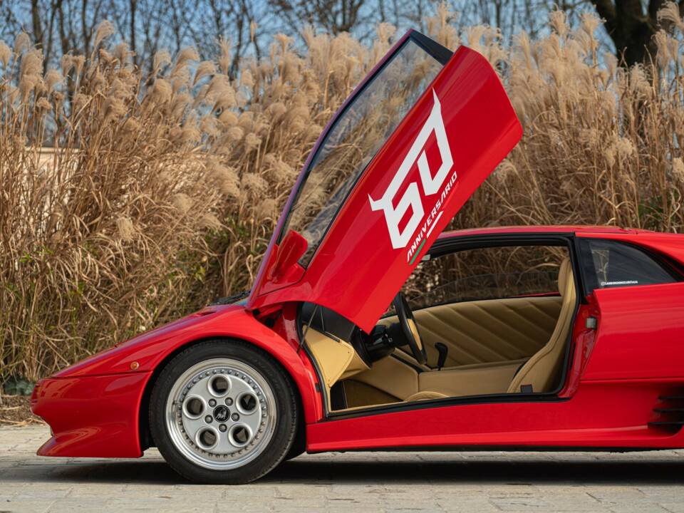 Image 33/50 of Lamborghini Diablo VT (1993)