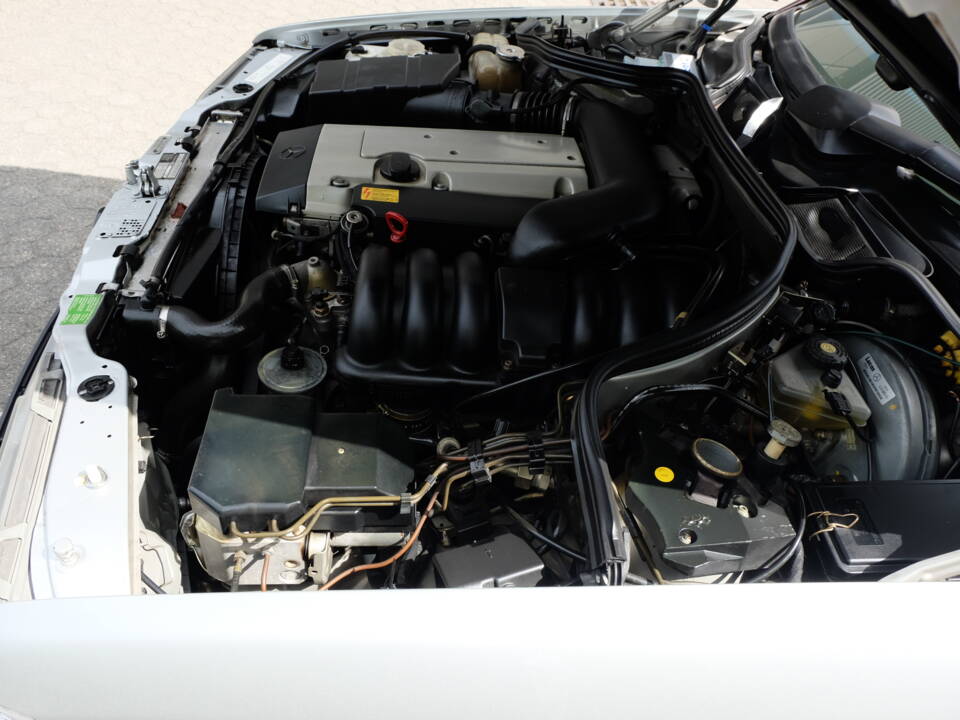 Image 47/69 of Mercedes-Benz E 320 (1994)