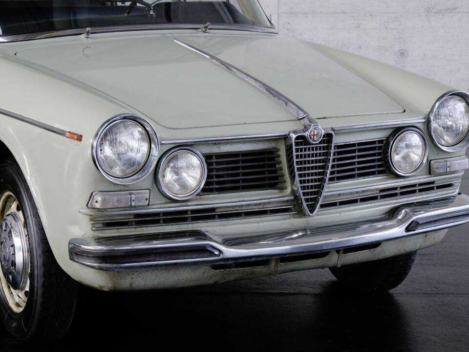 Image 12/48 of Alfa Romeo 2600 Berlina (1962)
