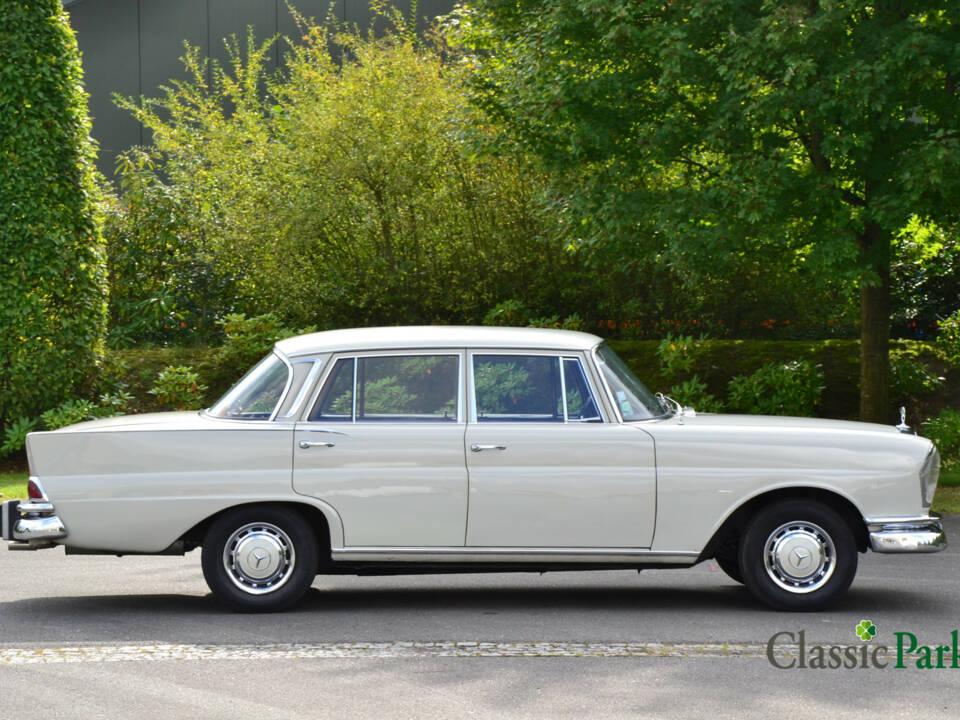 Image 6/50 of Mercedes-Benz 200 (1965)