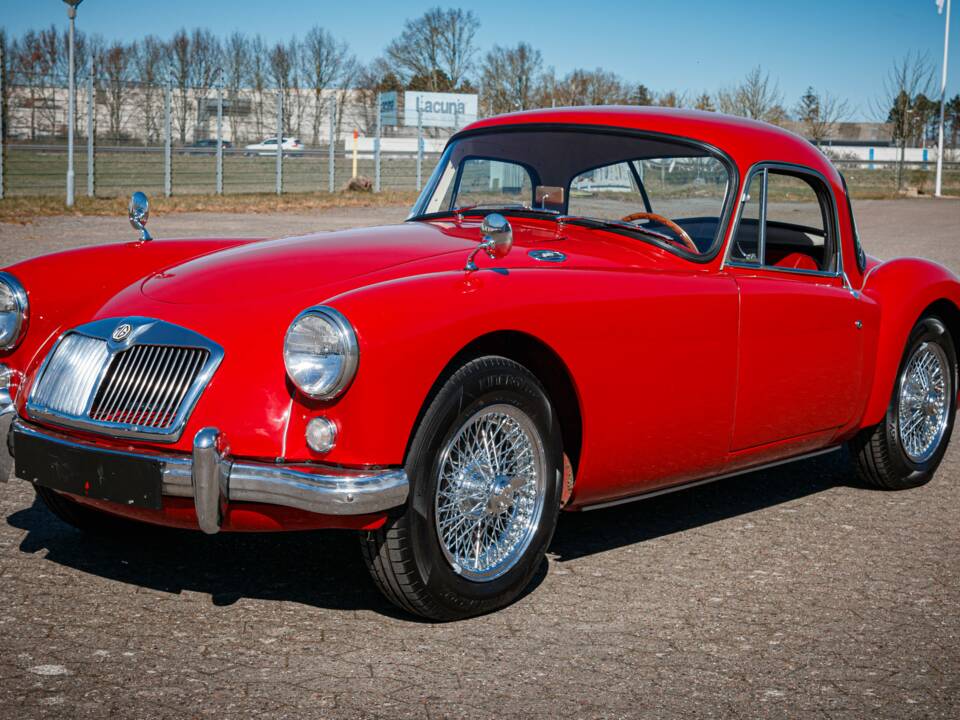 Image 3/49 of MG MGA 1500 (1958)