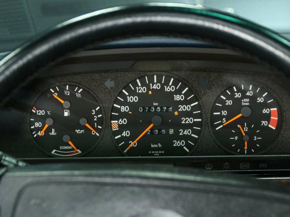 Immagine 13/30 di Mercedes-Benz 560 SEL (1990)