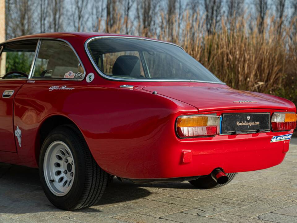 Image 11/50 of Alfa Romeo 2000 GT Veloce (1973)