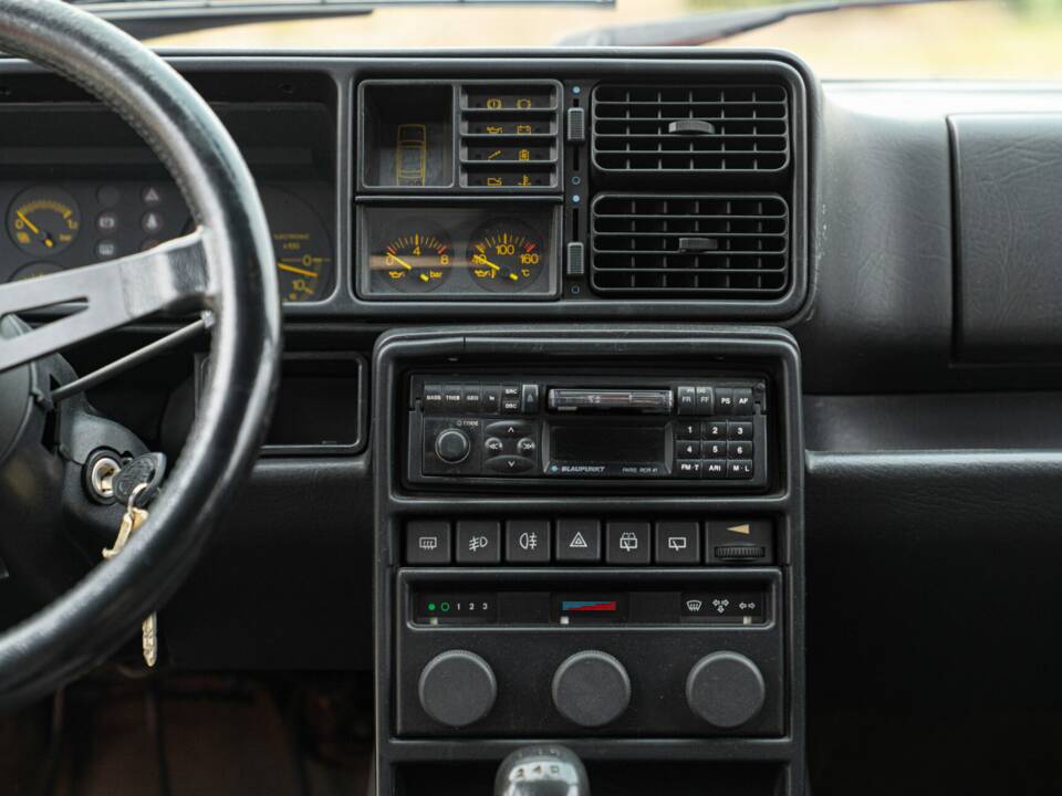 Image 39/50 of Lancia Delta HF Integrale 16V (1989)