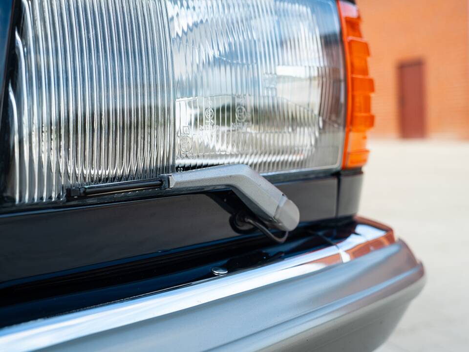 Image 19/72 de Mercedes-Benz 500 SEL (1984)