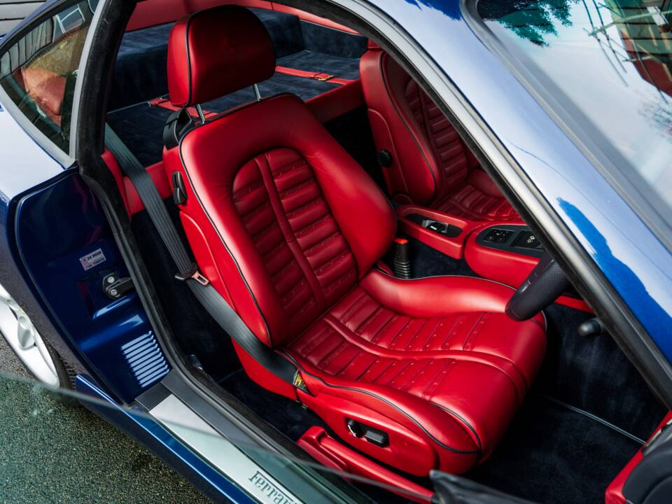 Bild 42/66 von Ferrari 550 Maranello (2000)