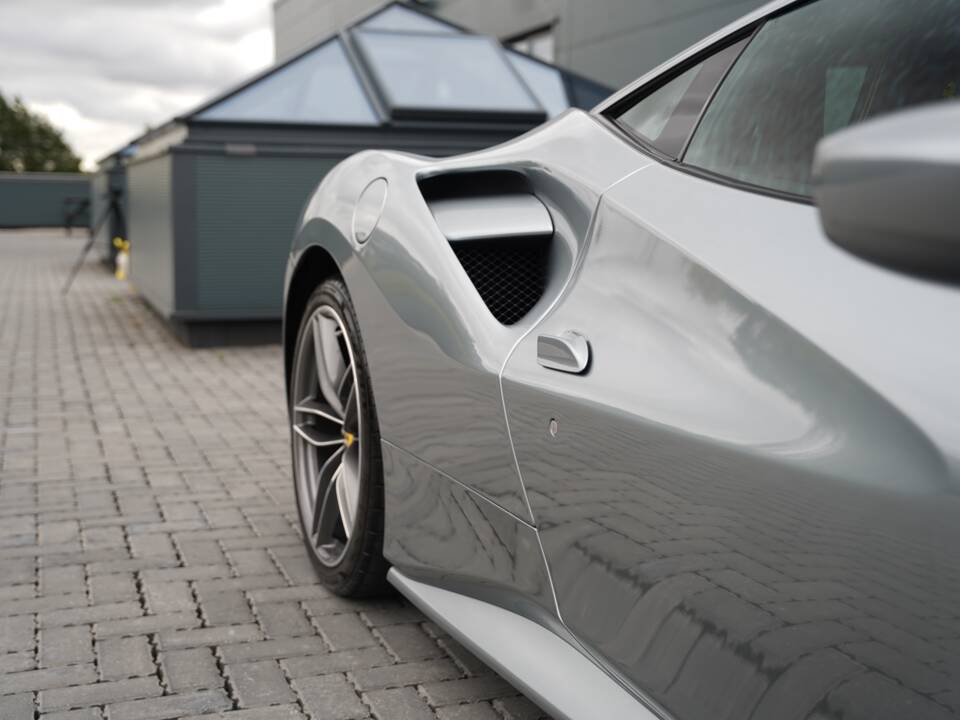 Image 45/50 of Ferrari 488 GTB (2017)