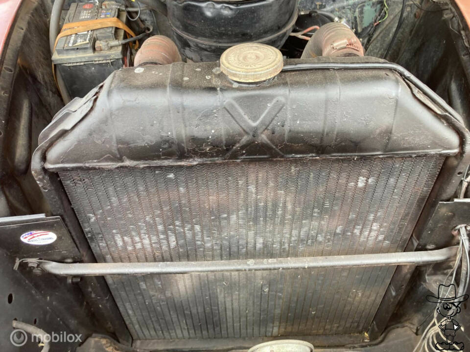Image 16/31 of Ford F-1 (1949)