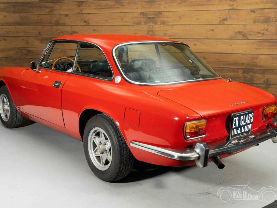 Image 17/19 of Alfa Romeo Giulia 1600 GT Junior (1975)