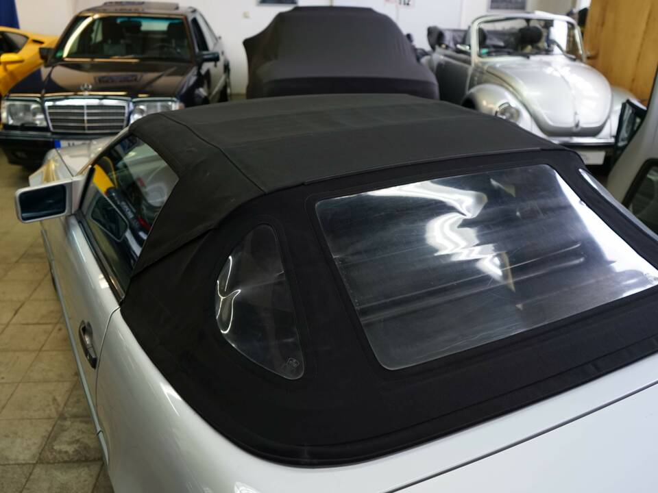 Image 9/38 of Mercedes-Benz 500 SL (1991)