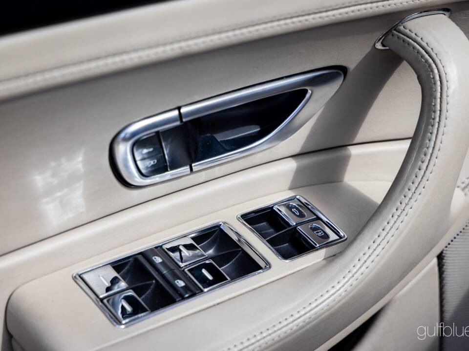 Image 26/75 of Bentley Continental GT (2004)