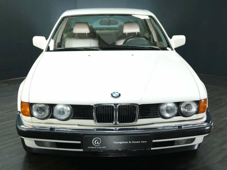 Immagine 9/30 di BMW 735i (1987)