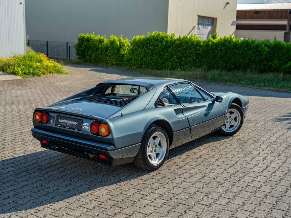 Image 18/36 de Ferrari 328 GTB (1986)