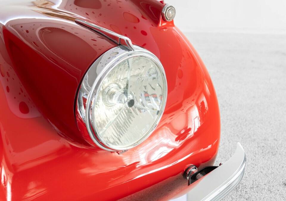 Image 14/30 of Jaguar XK 120 SE OTS (1953)