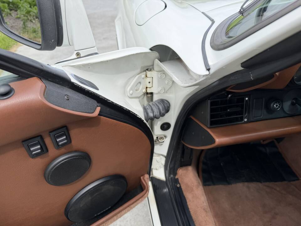 Image 25/62 of Porsche 911 Carrera 2 (1990)