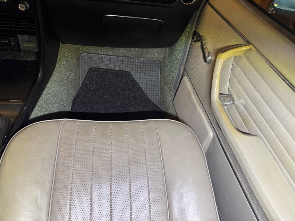 Bild 9/29 von BMW 2500 (1977)