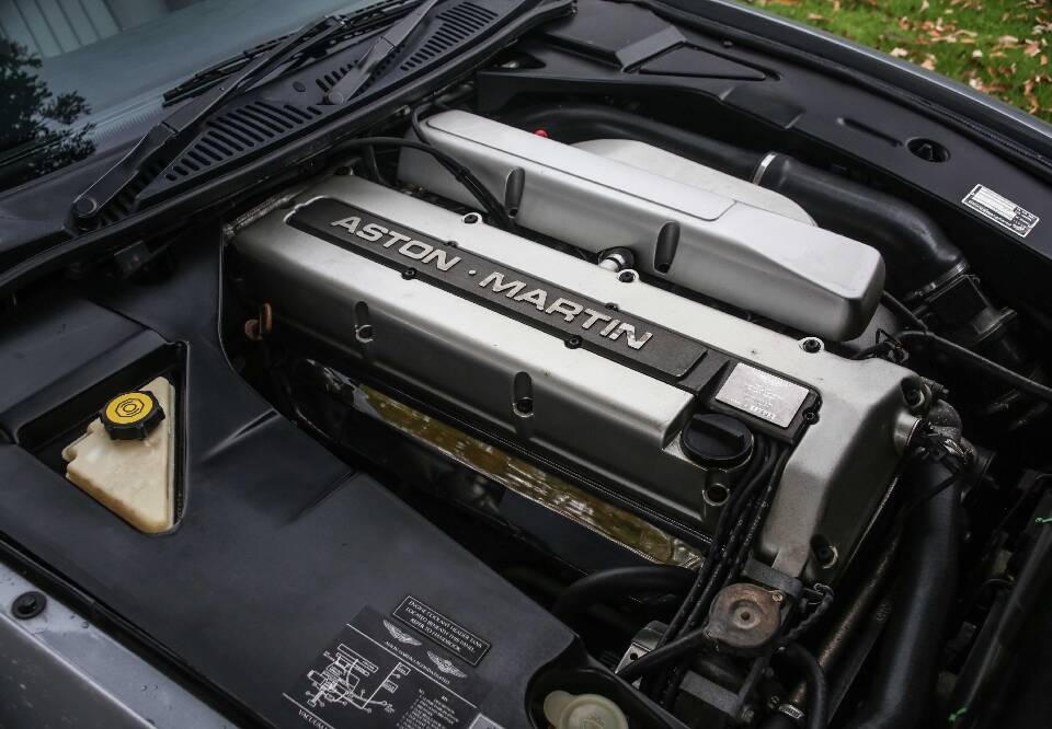 Image 28/34 of Aston Martin DB 7 (1999)