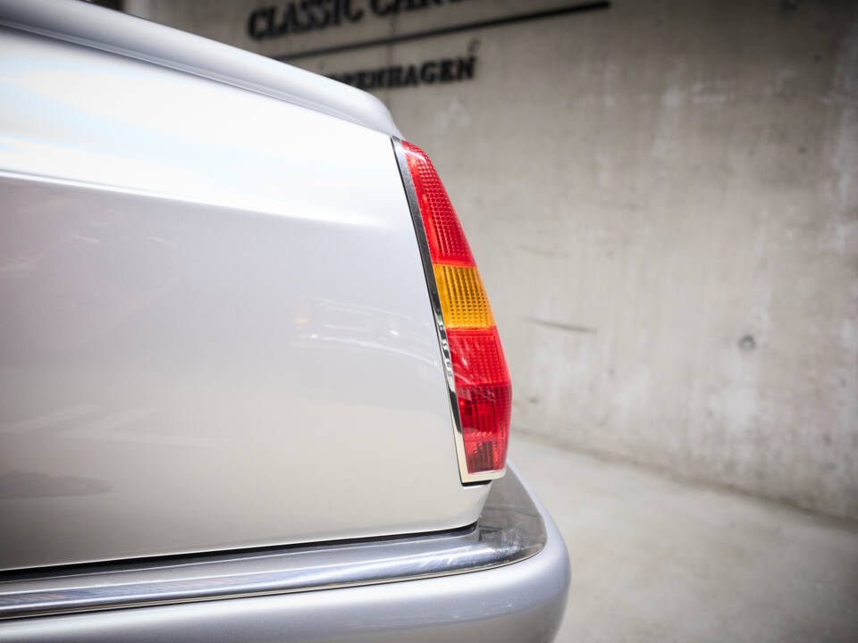 Image 16/77 of Bentley Azure (2001)