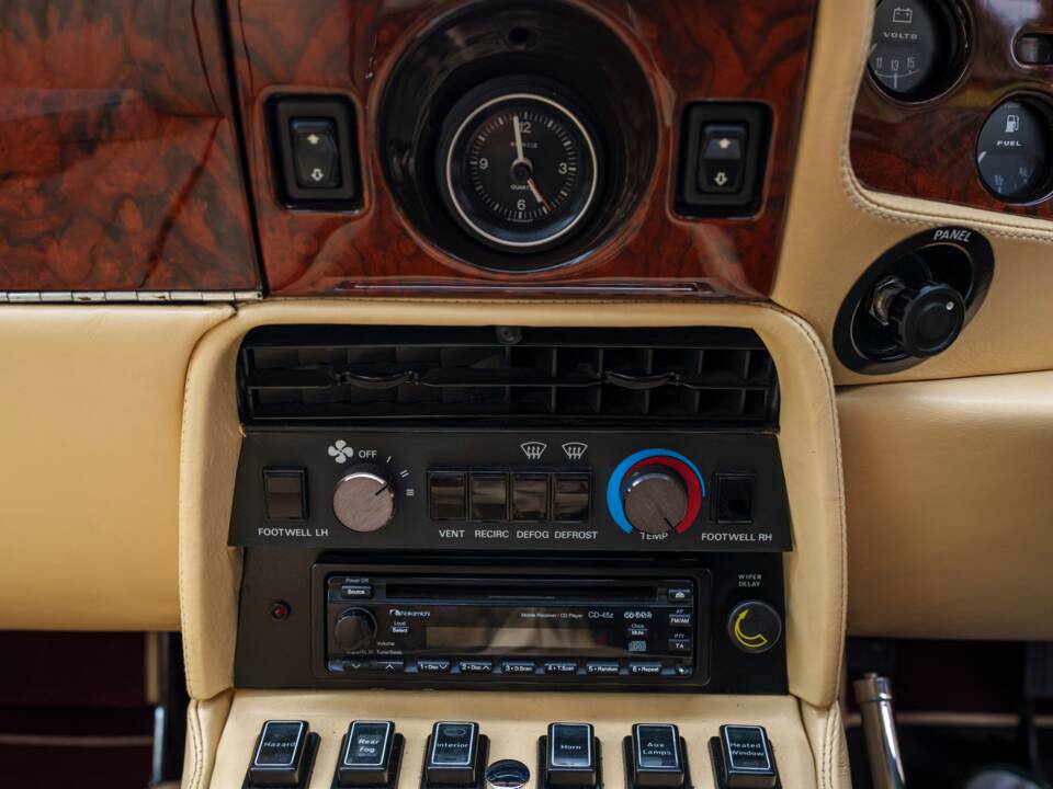 Image 17/25 of Aston Martin V8 Vantage X-Pack (1987)