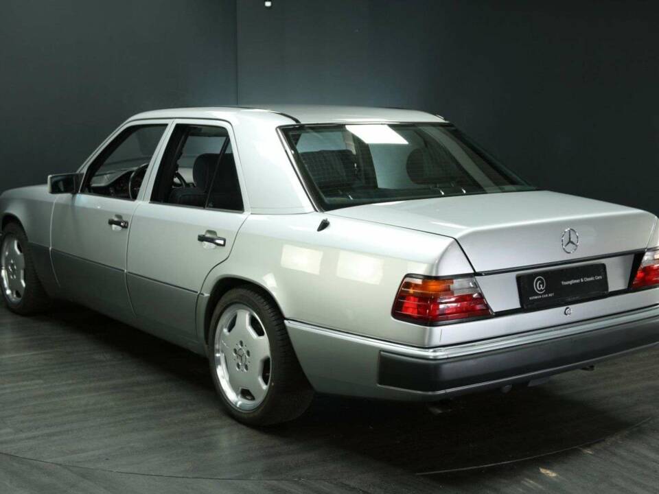 Bild 4/50 von Mercedes-Benz 300 E-24 (1992)