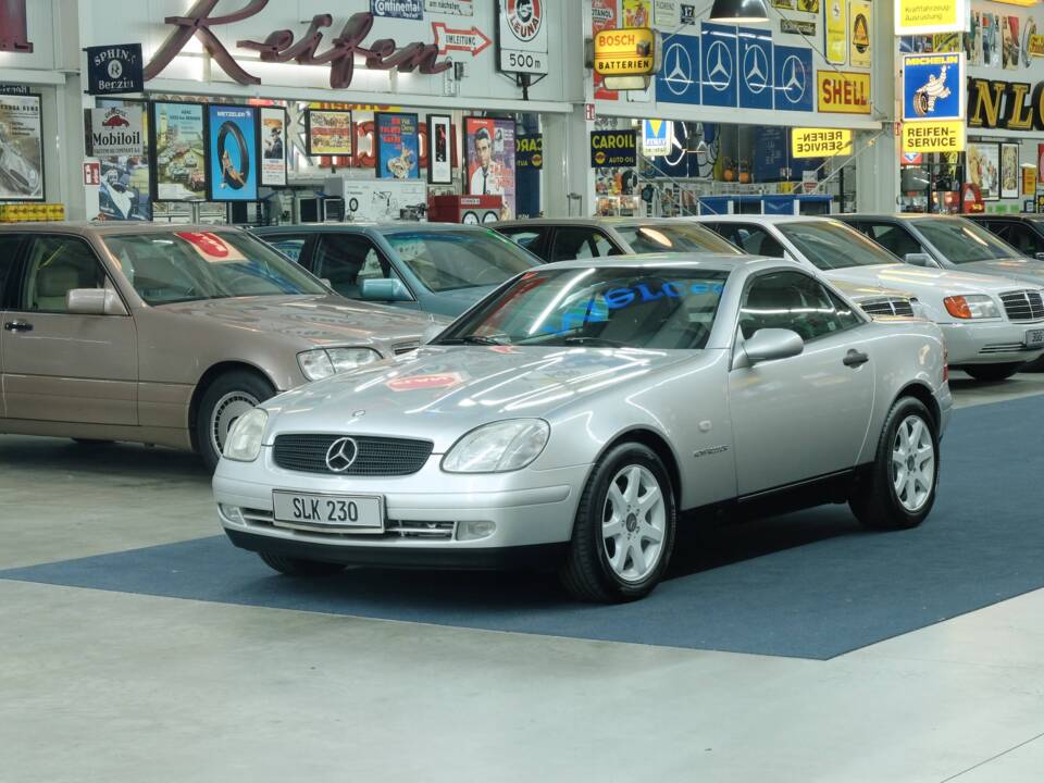 Immagine 50/50 di Mercedes-Benz SLK 230 Kompressor (1996)