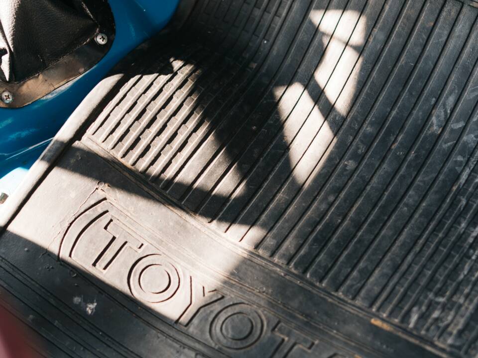 Image 17/20 of Toyota Land Cruiser FJ 45 (1976)